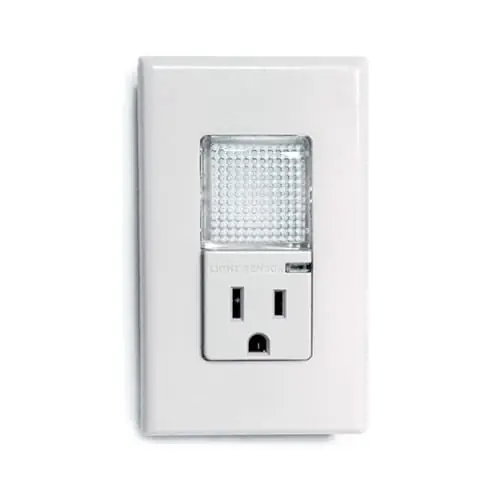 Pass & Seymour TM8HWL-CC TradeMaster Decorator Hallway Light and Single Receptacle